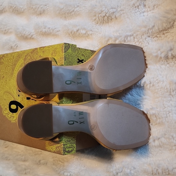 Heels - Picture 4 of 5